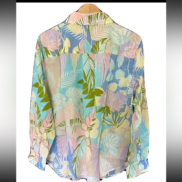 Talbots Women Pastel Floral Tropical lightweight Cotton Button Up Shirt Medium - Picture 2 of 4